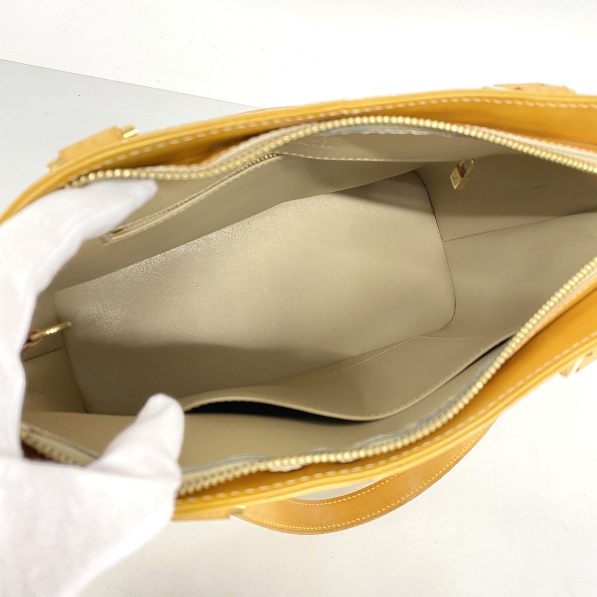 Louis Vuitton Tote Bag Vernis Houston Beige — view 4