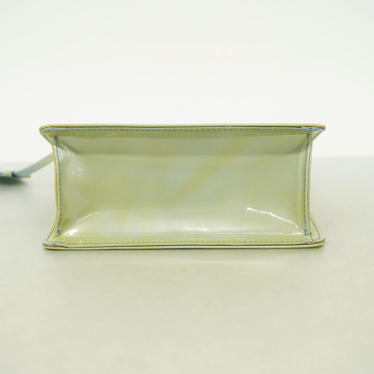 Louis Vuitton Handbag Vernis Spring Street Lavande — view 3