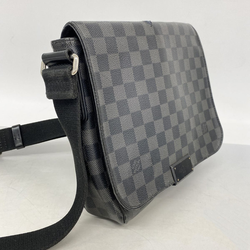 Louis Vuitton Shoulder Bag Damier Graphite District PM Gray Black — view 2