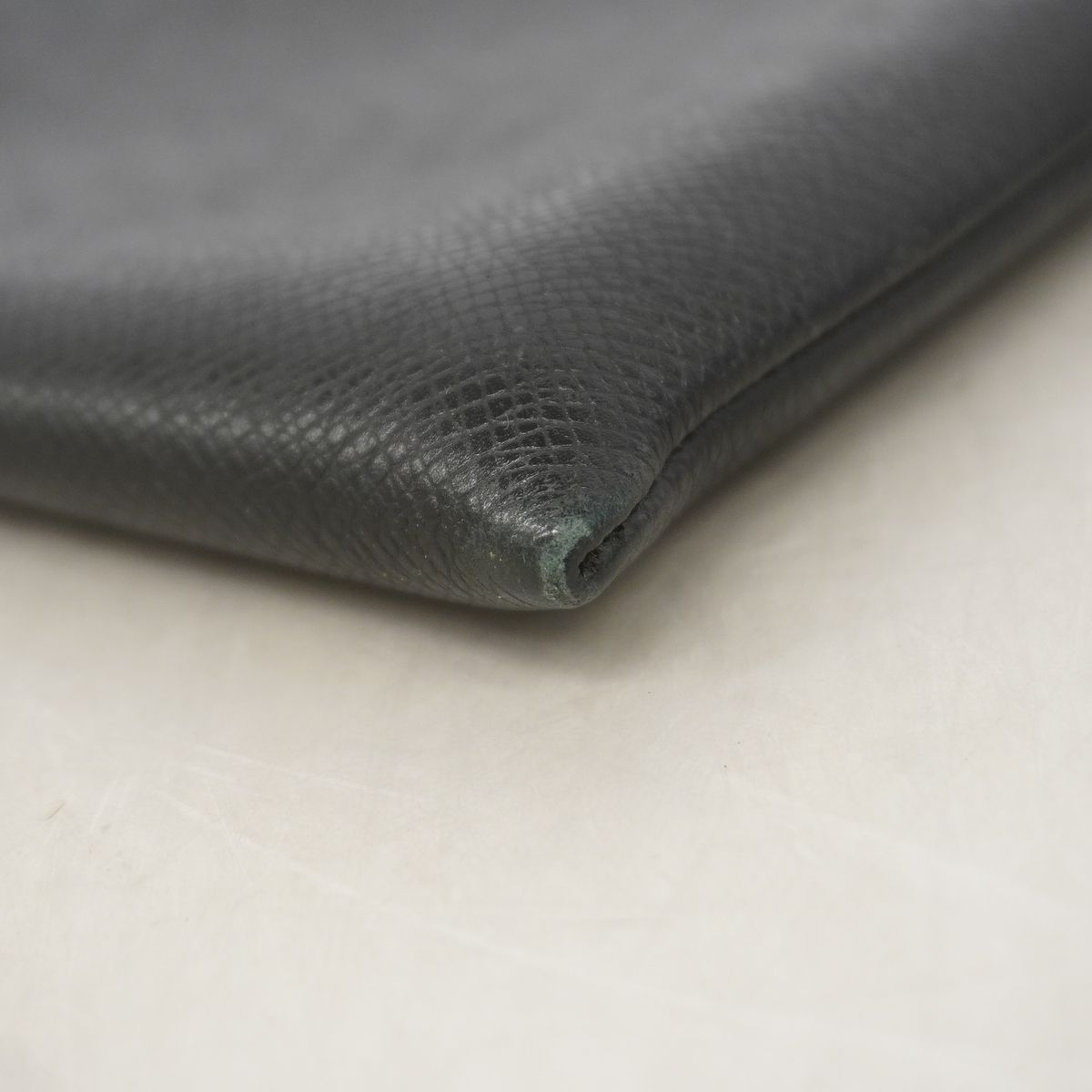 Louis Vuitton Clutch Taiga Pochette Apollo Noir — view 7