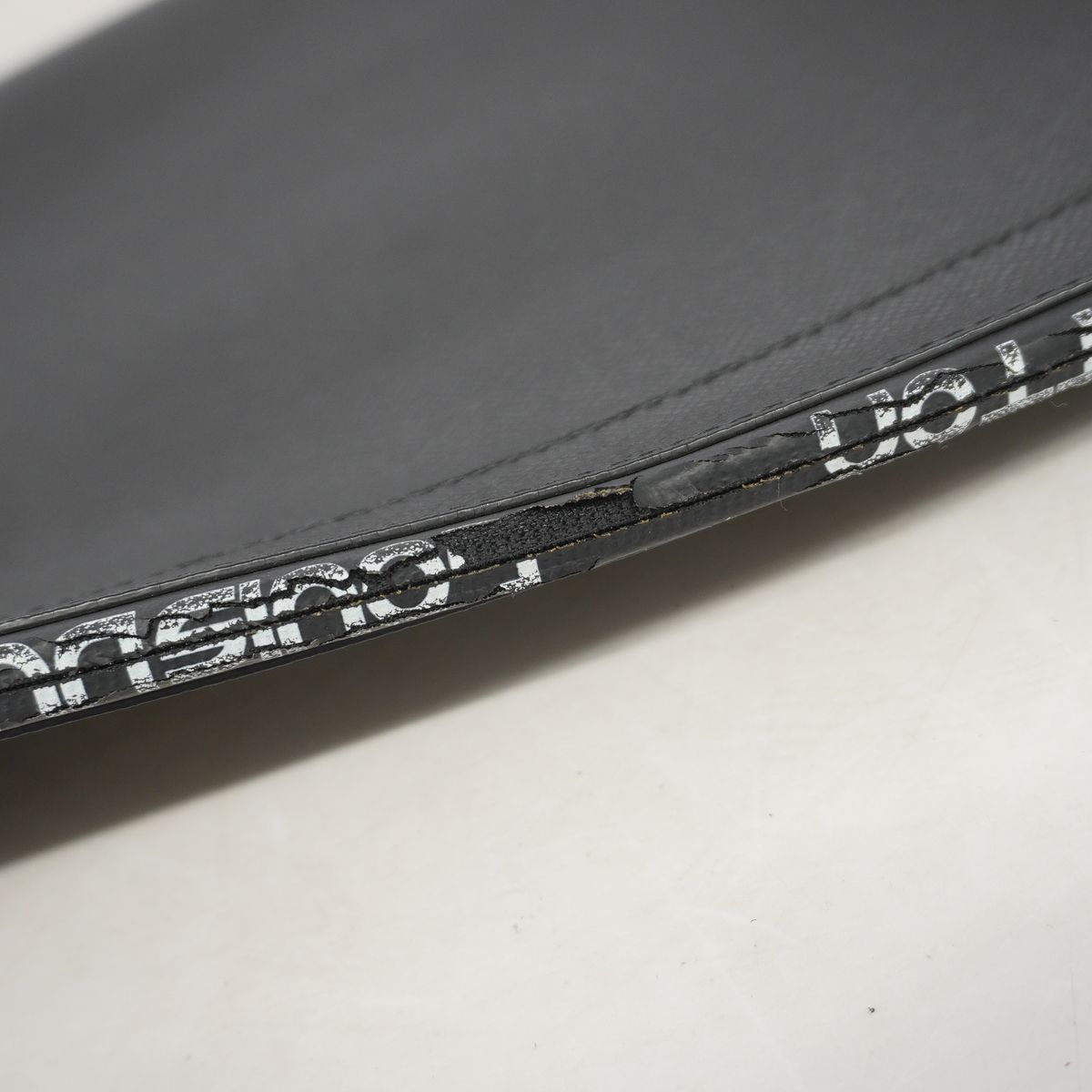 Louis Vuitton Clutch Taiga Pochette Apollo Noir — view 6