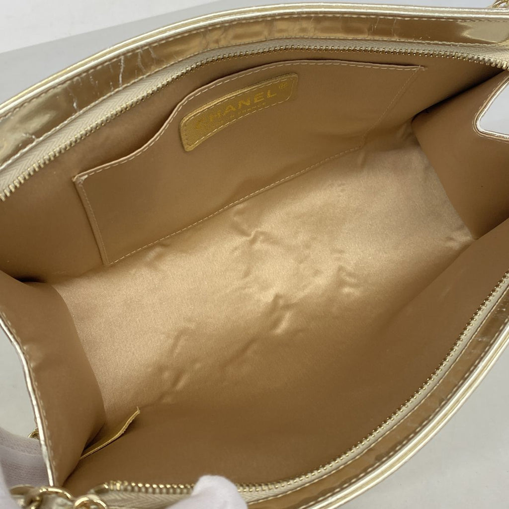 Chanel Shoulder Bag Icon Patent Leather Champagne Gold — view 4