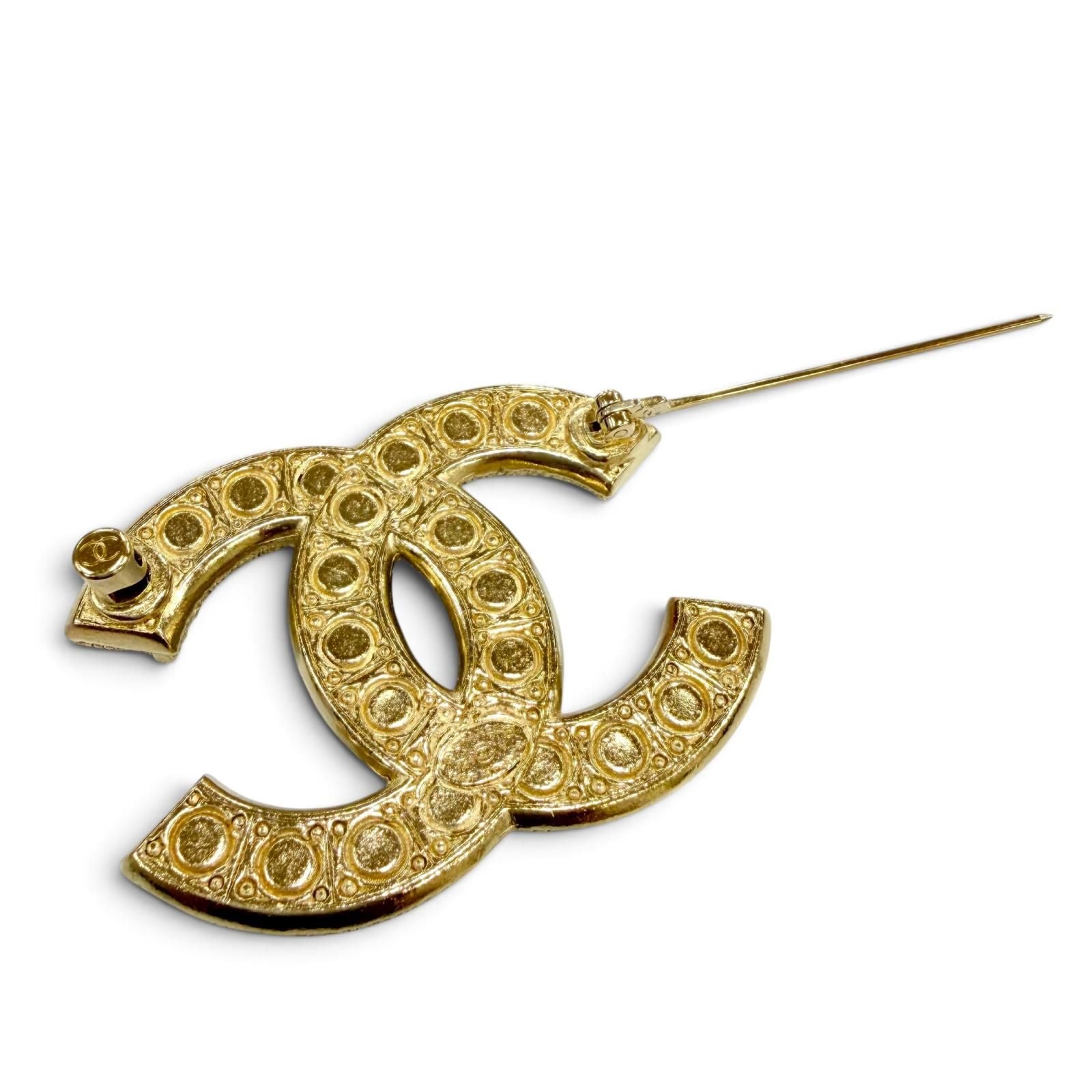 Chanel Metal CC Logo Faux Pearl Brooch Gold — view 5