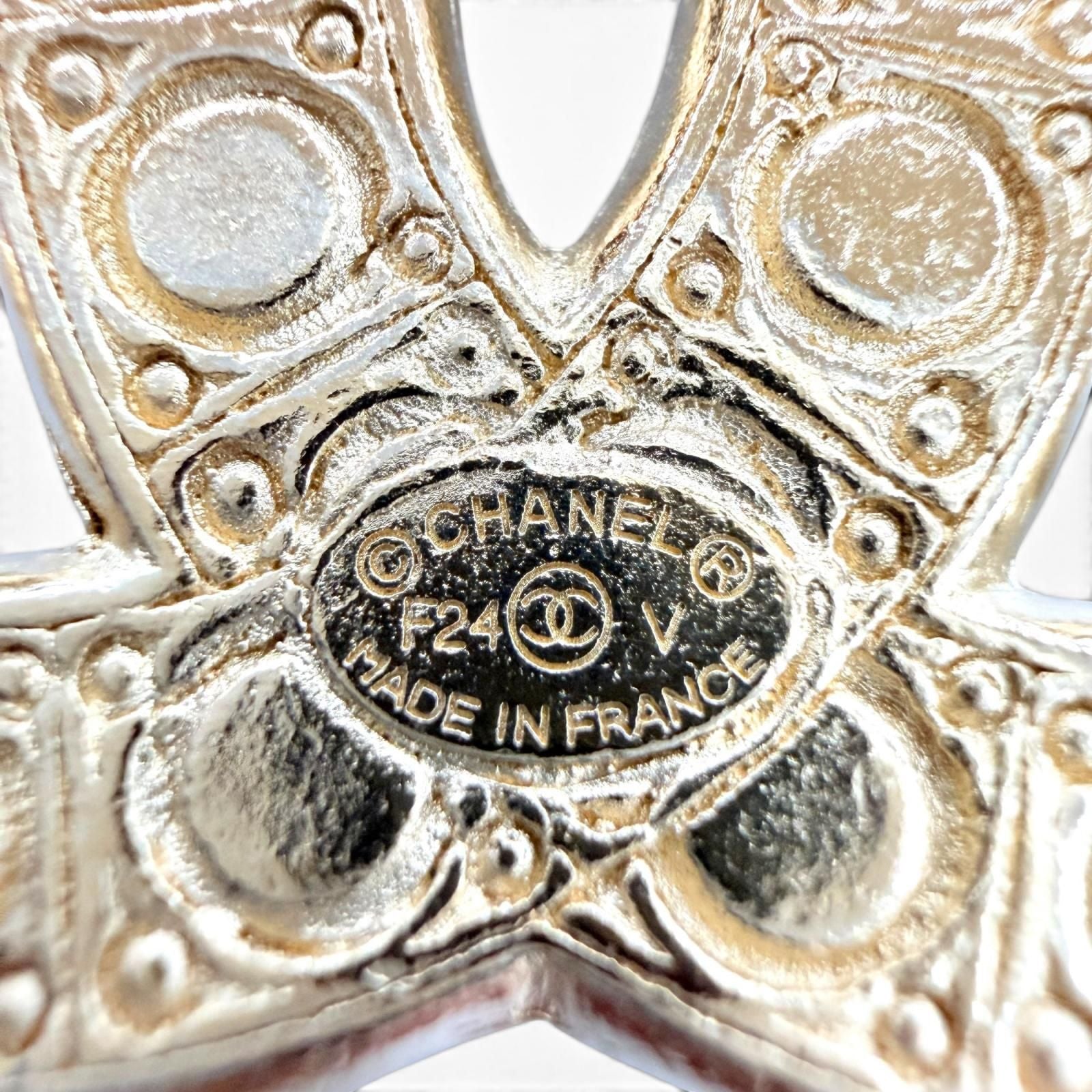 Chanel Metal CC Logo Faux Pearl Brooch Gold — view 7