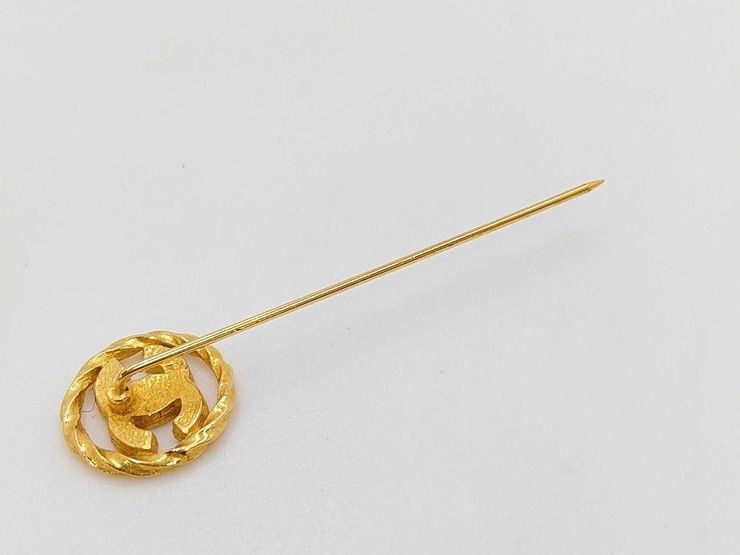 Chanel Brooch CC Logo Gold Metal Rhinestone — view 3