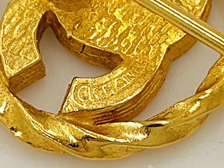 Chanel Brooch CC Logo Gold Metal Rhinestone — view 5