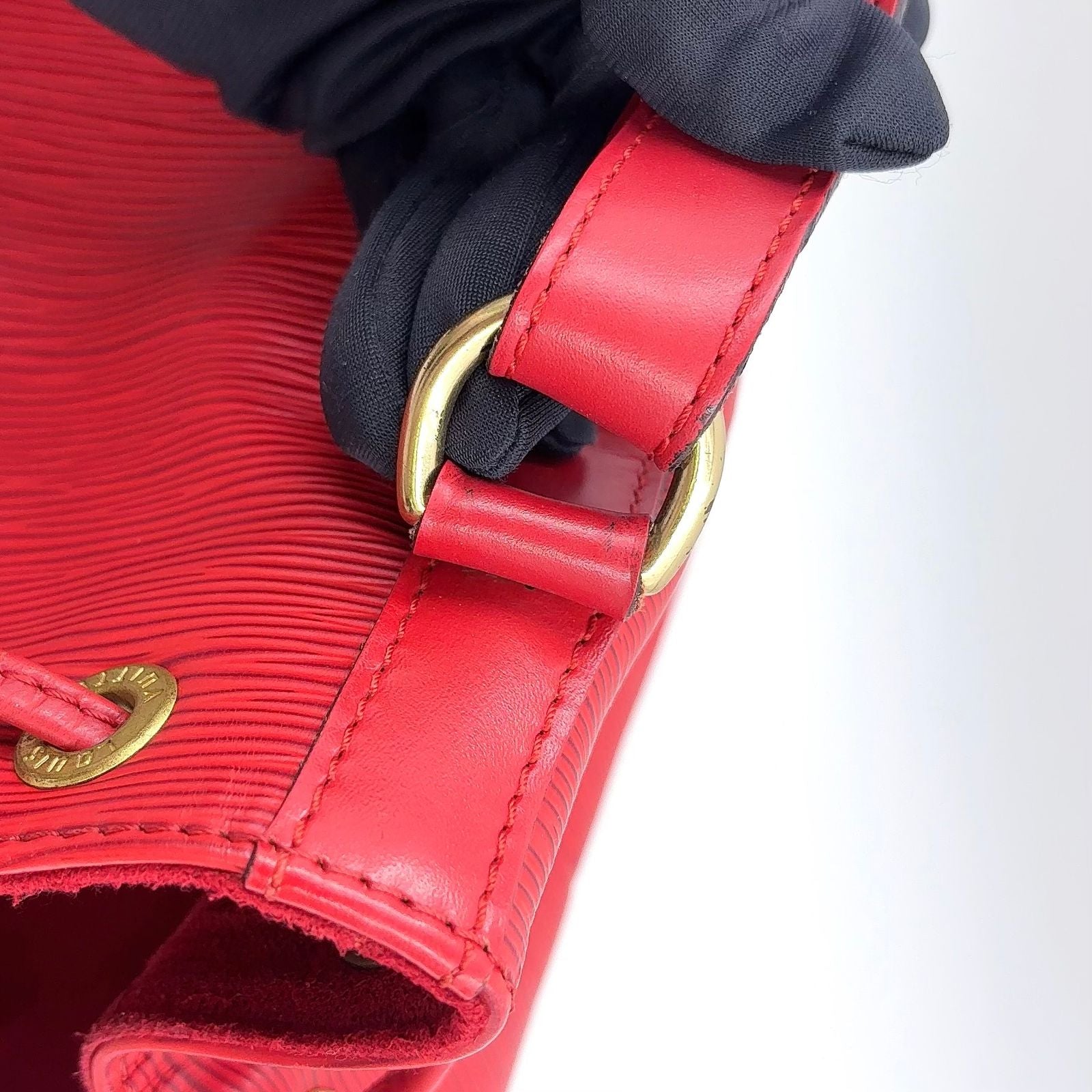 Louis Vuitton Petit Noe Epi Castilian Red Leather Shoulder Bag Gold — view 6