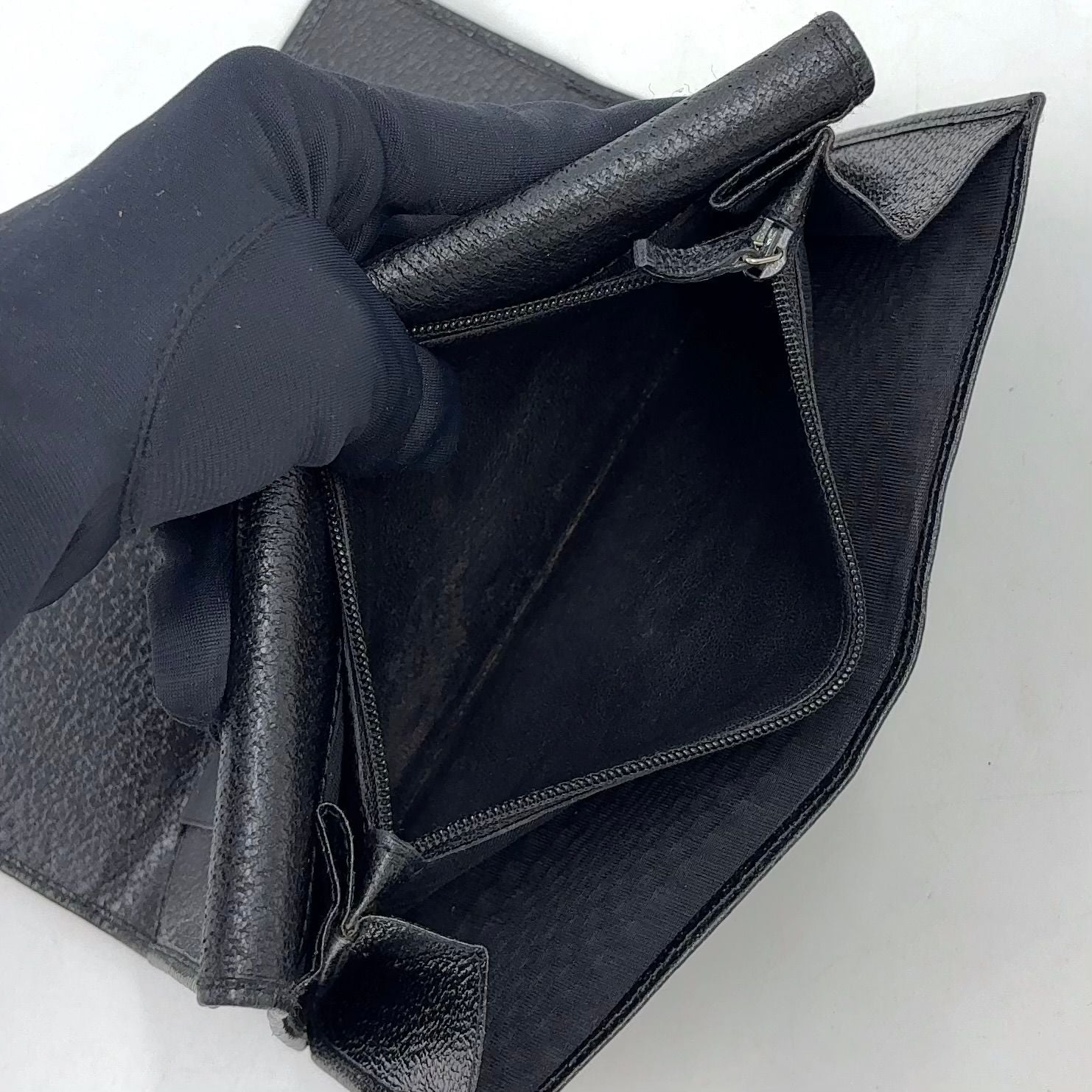 Gucci Logo Plate Leather Black Wallet Silver — view 8