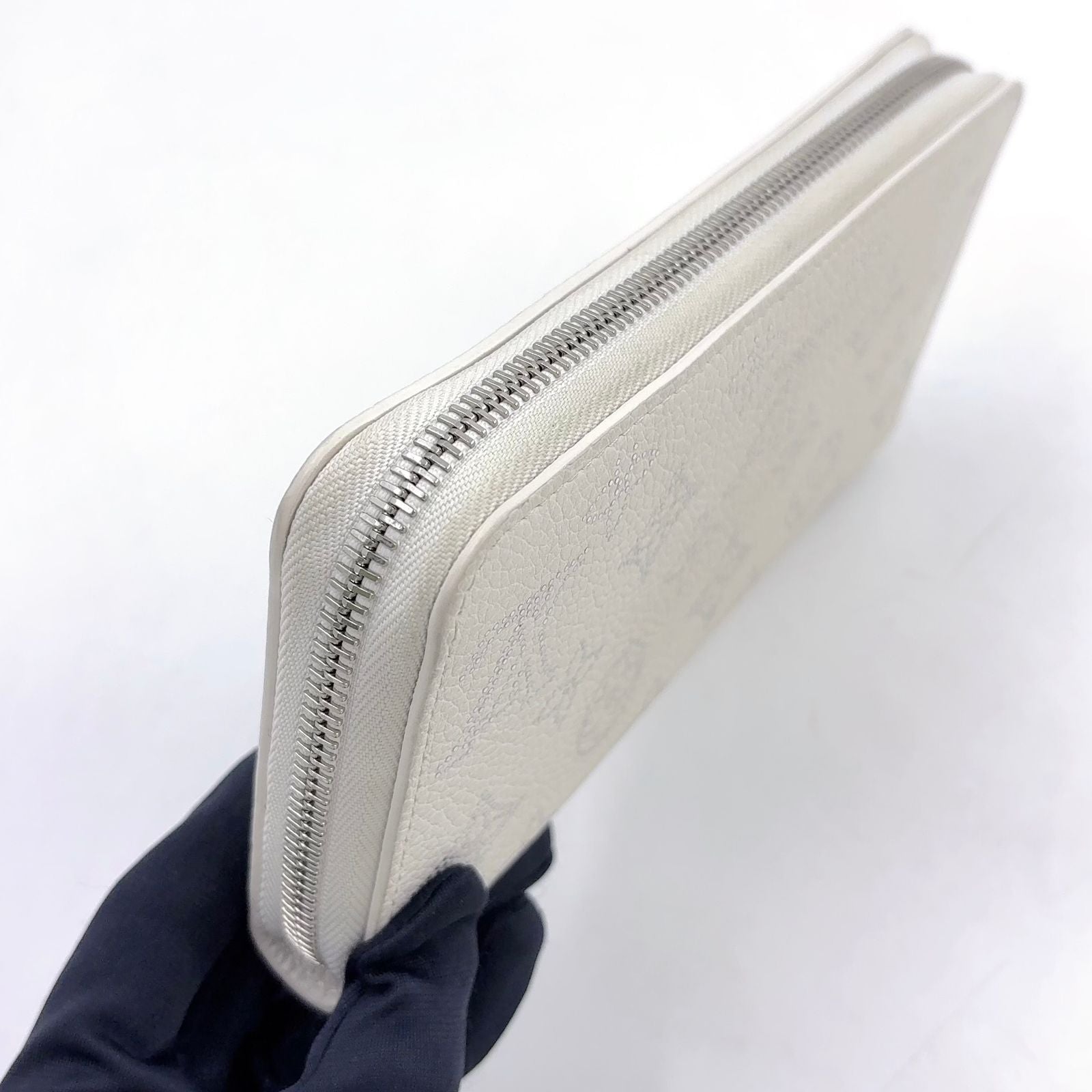 Louis Vuitton Monogram Mahina Zip Around Leather White Wallet Silver — view 6
