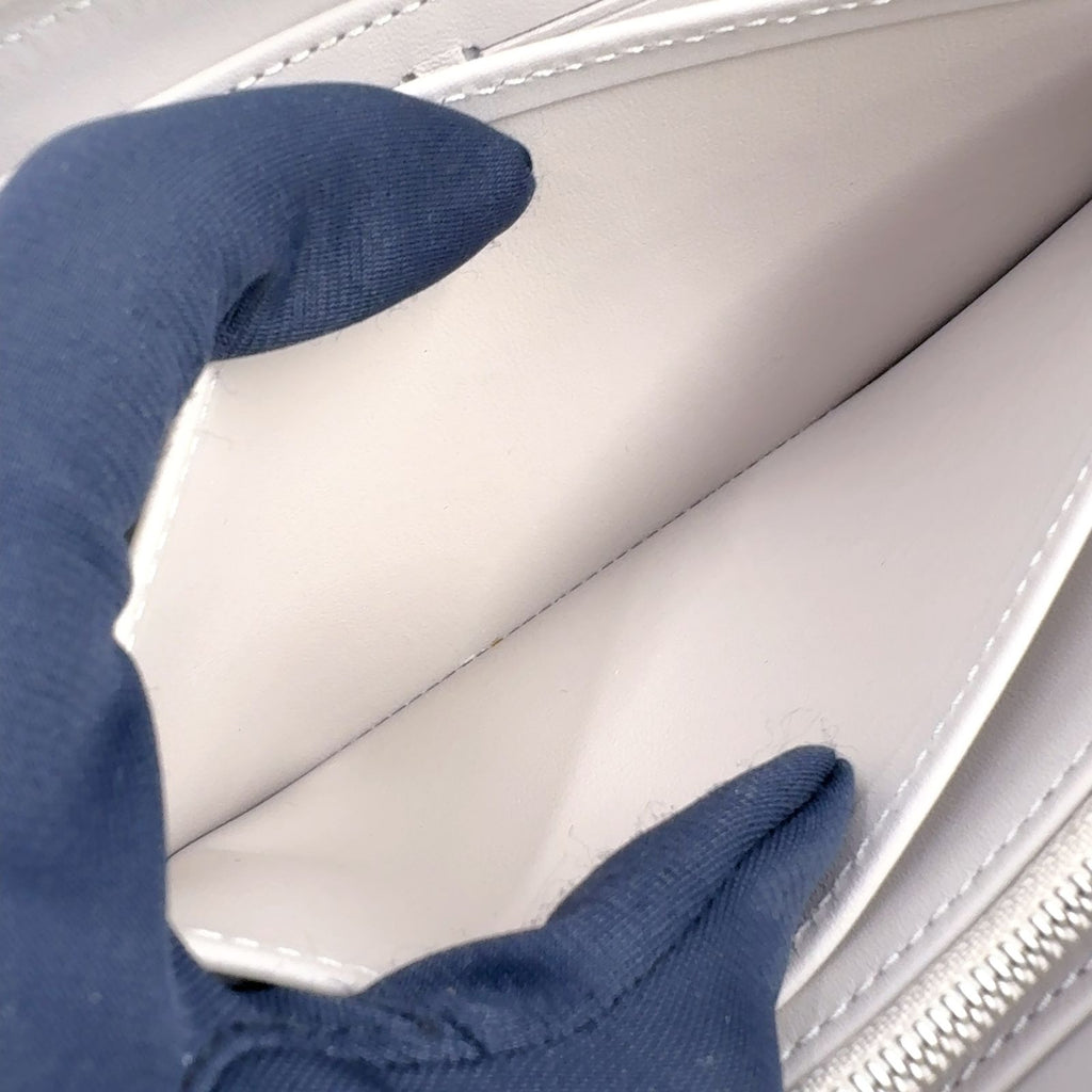 Louis Vuitton Monogram Mahina Zip Around Leather White Wallet Silver — view 8