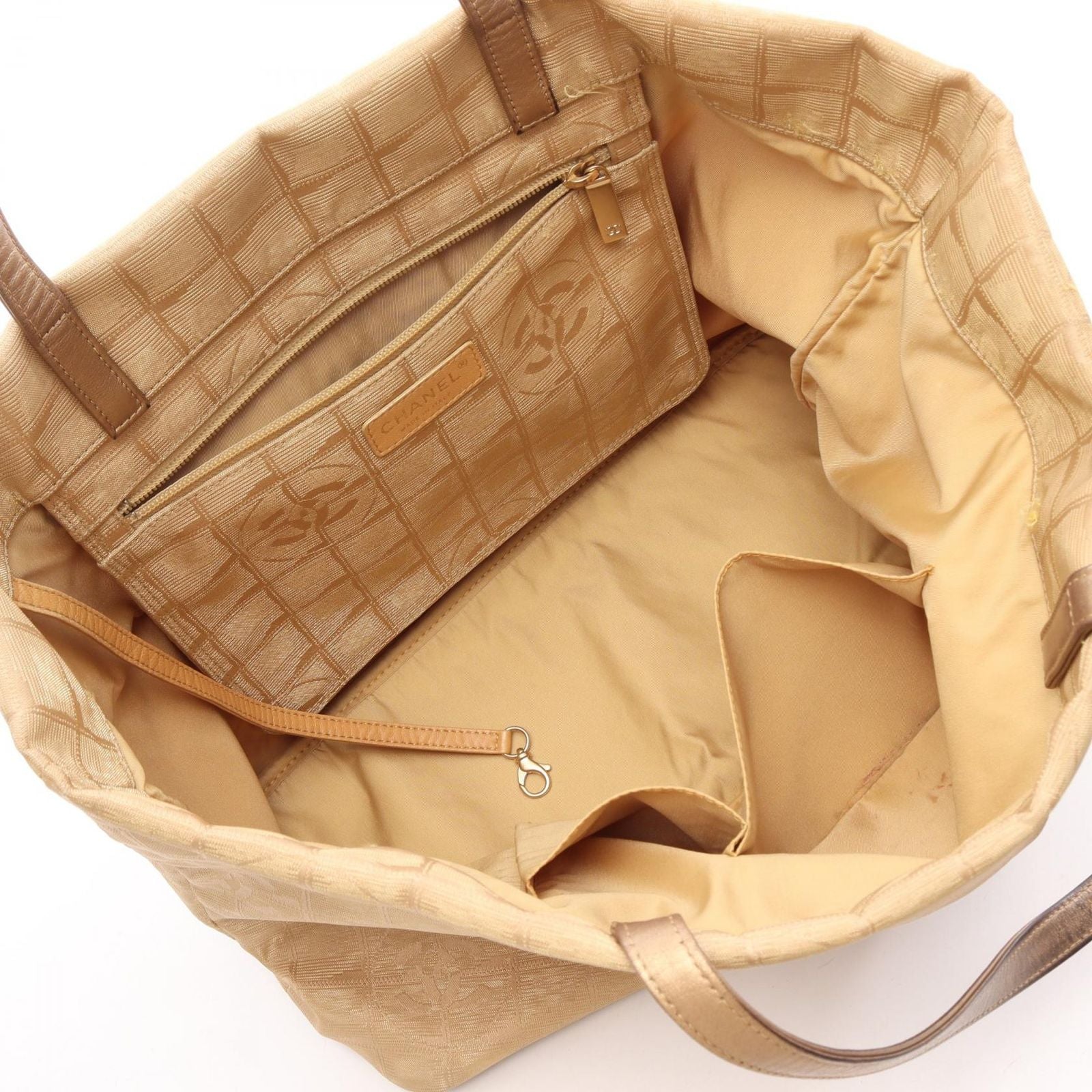 Chanel Tote Bag New Travel Line Large Gold Leather — view 3