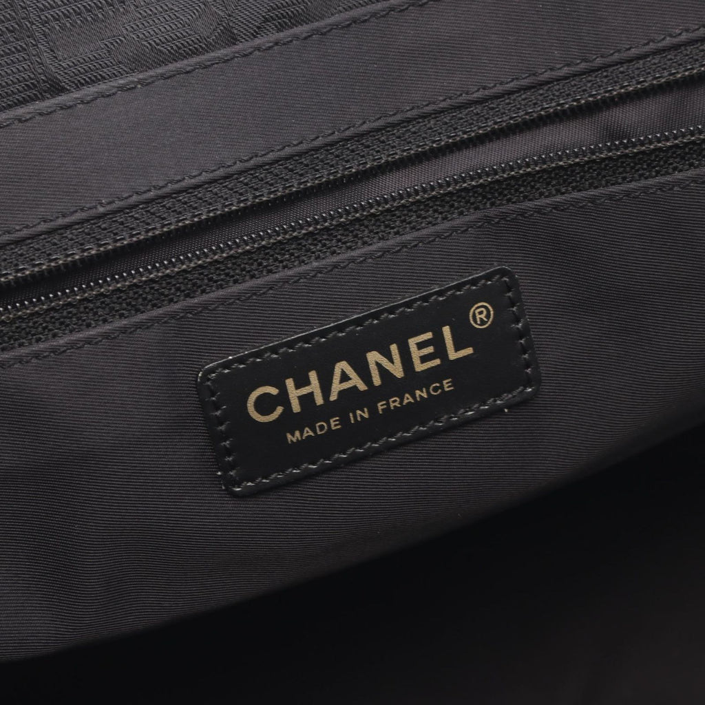 Chanel Tote Bag New Travel Line MM Black Leather MM — view 4