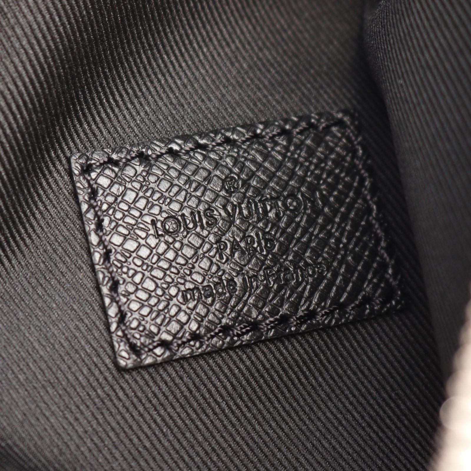 Louis Vuitton Waist Bag Duo Taigarama Leather — view 5