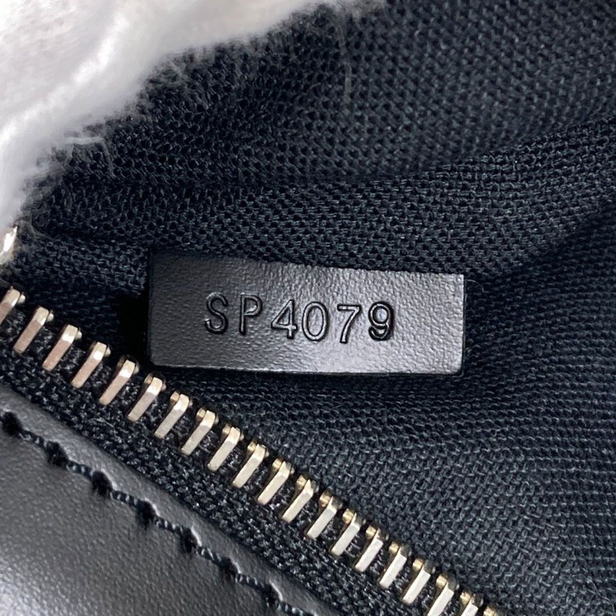 Louis Vuitton Daniel MM Shoulder Bag Damier Canvas — view 7