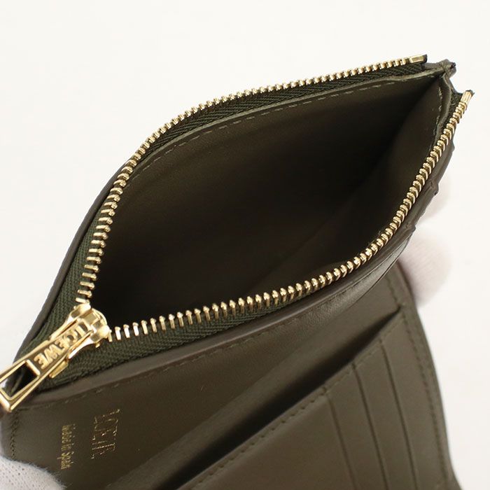 Loewe Vertical Wallet Small Pebble Trifold Grain Calfskin — view 5