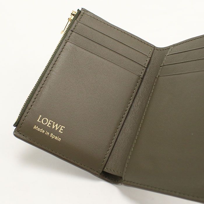 Loewe Vertical Wallet Small Pebble Trifold Grain Calfskin — view 7