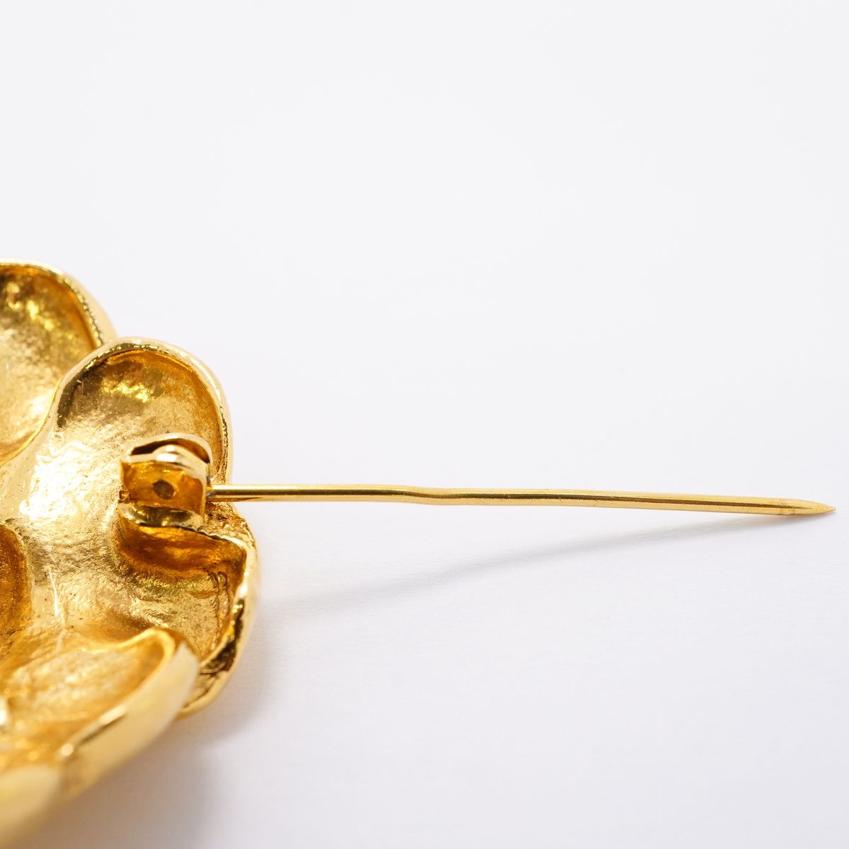 Chanel Brooch Vintage Camellia Gold Plated — view 7
