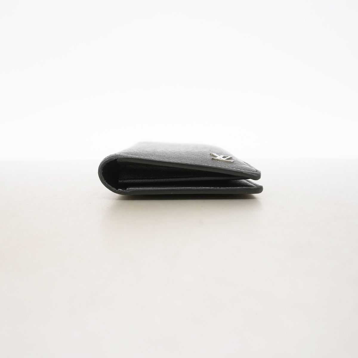 Louis Vuitton Wallet Taiga Portefeuille Brazza Noir — view 2