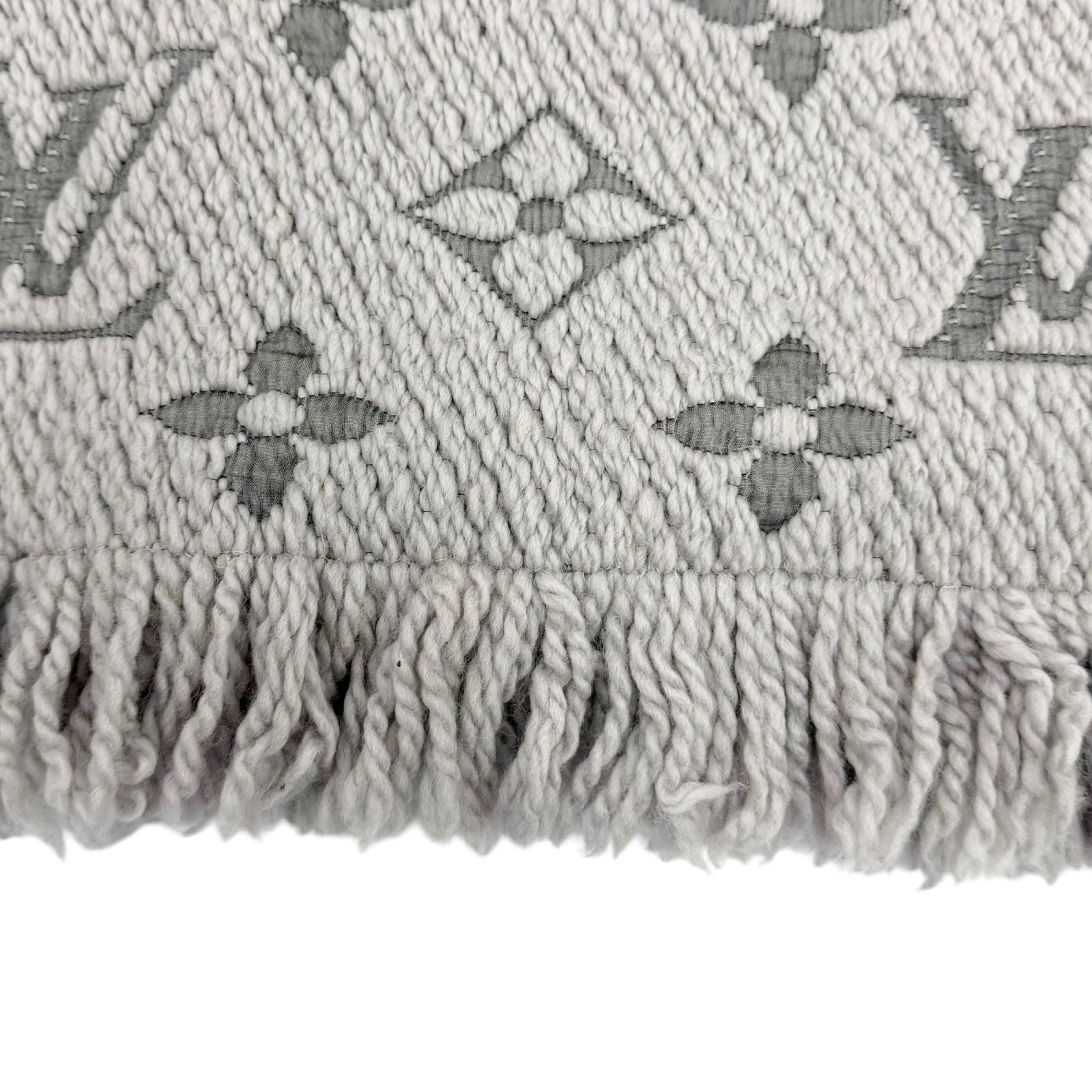 Louis Vuitton Logomania Scarf Wool Silk Gray Perlee — view 5