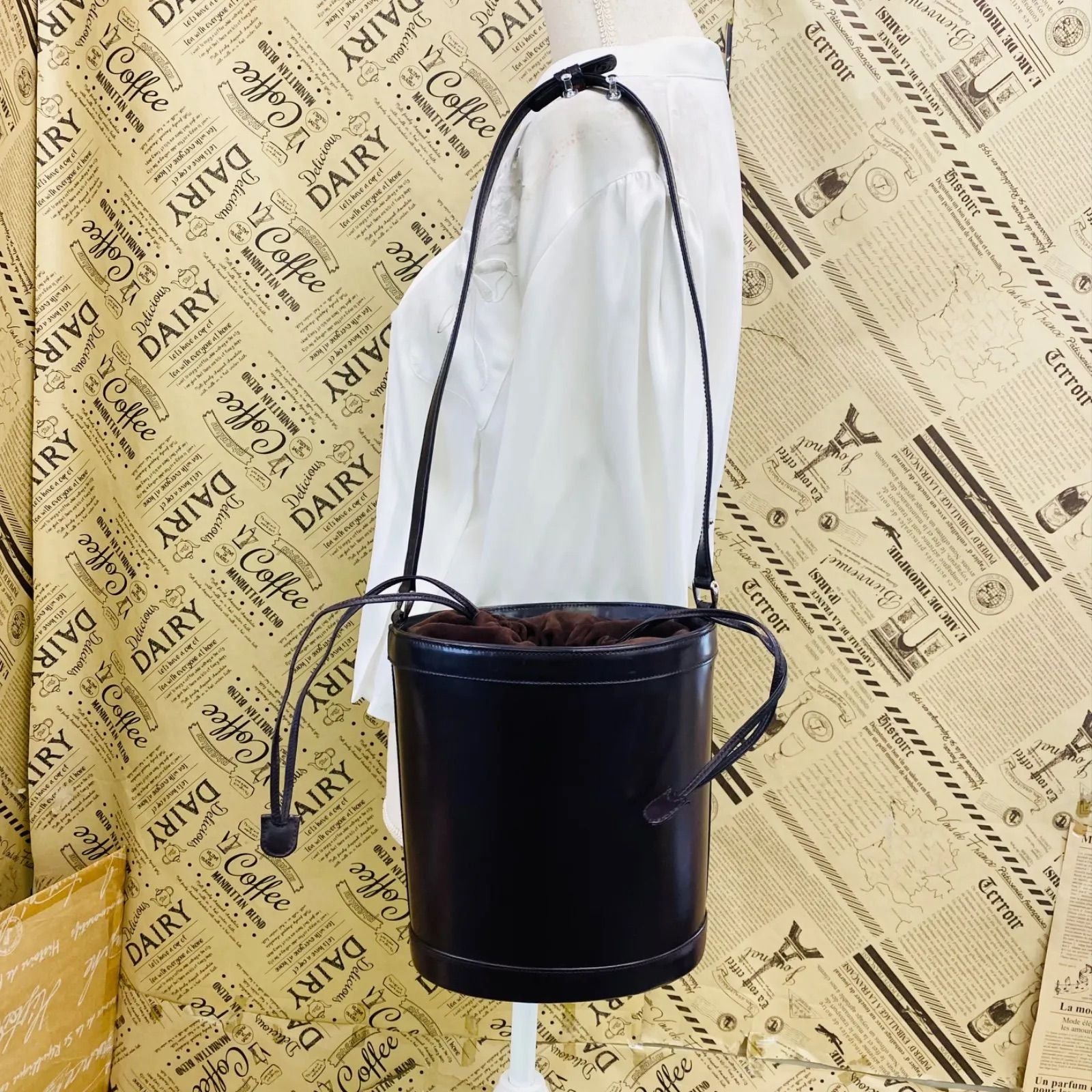 Gucci Bucket Shape Shoulder Bag Interlocking G Logo Vintage Patent Brown — view 5