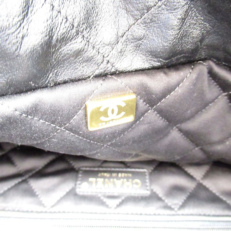 Chanel 22 Small Handbag Calfskin Black — view 8