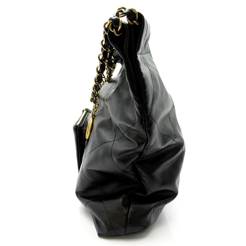 Chanel 22 Small Handbag Calfskin Black — view 3