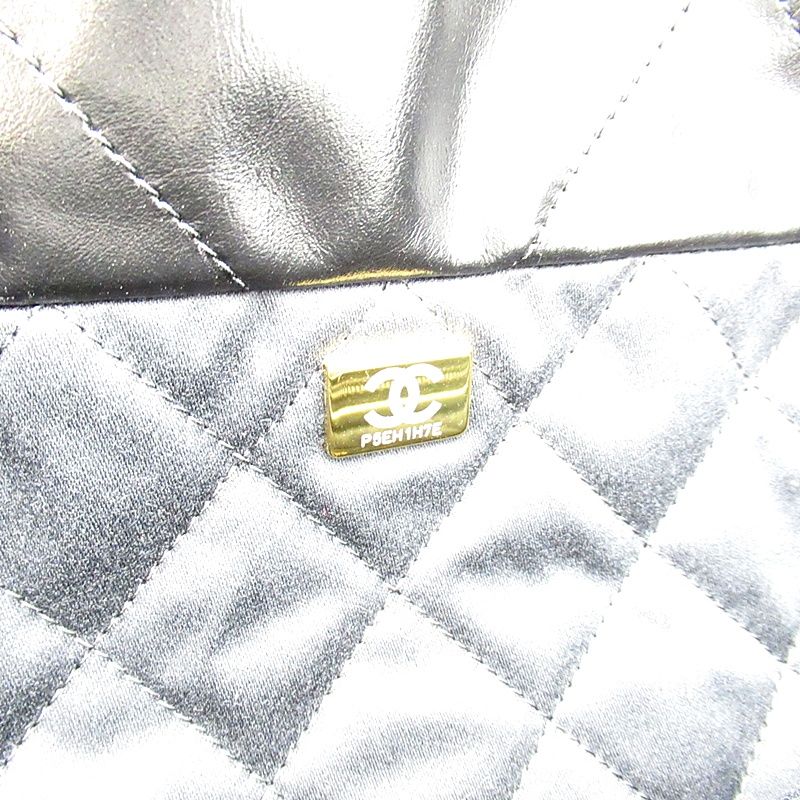 Chanel 22 Small Handbag Calfskin Black — view 8