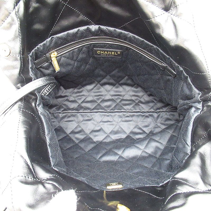 Chanel 22 Small Handbag Calfskin Black — view 7