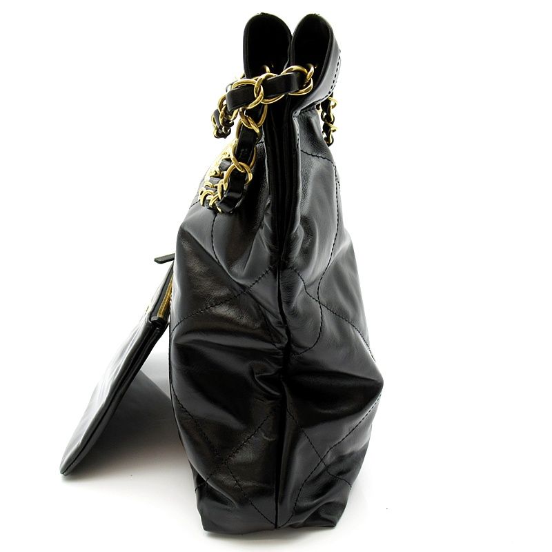 Chanel 22 Small Handbag Calfskin Black — view 3