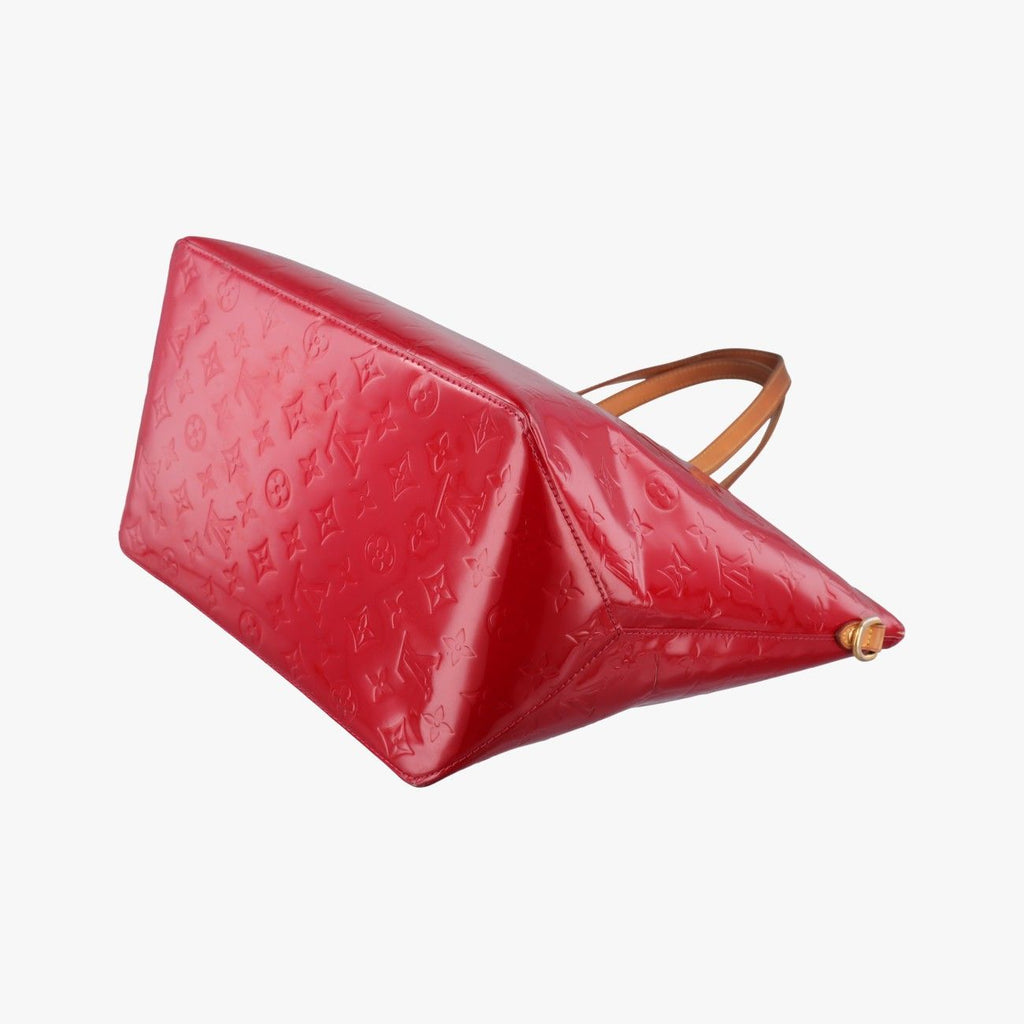 Louis Vuitton Bellevue GM Pomme D'amour Vernis — view 6