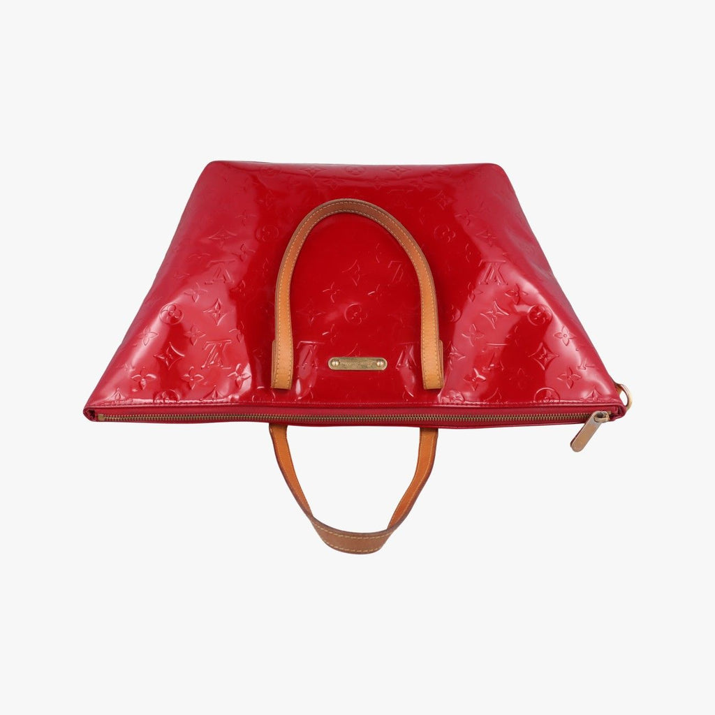Louis Vuitton Bellevue GM Pomme D'amour Vernis — view 8