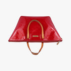 Louis Vuitton Bellevue GM Pomme D'amour Vernis — view 8