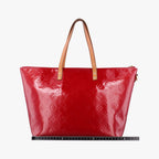 Louis Vuitton Bellevue GM Pomme D'amour Vernis — view 2