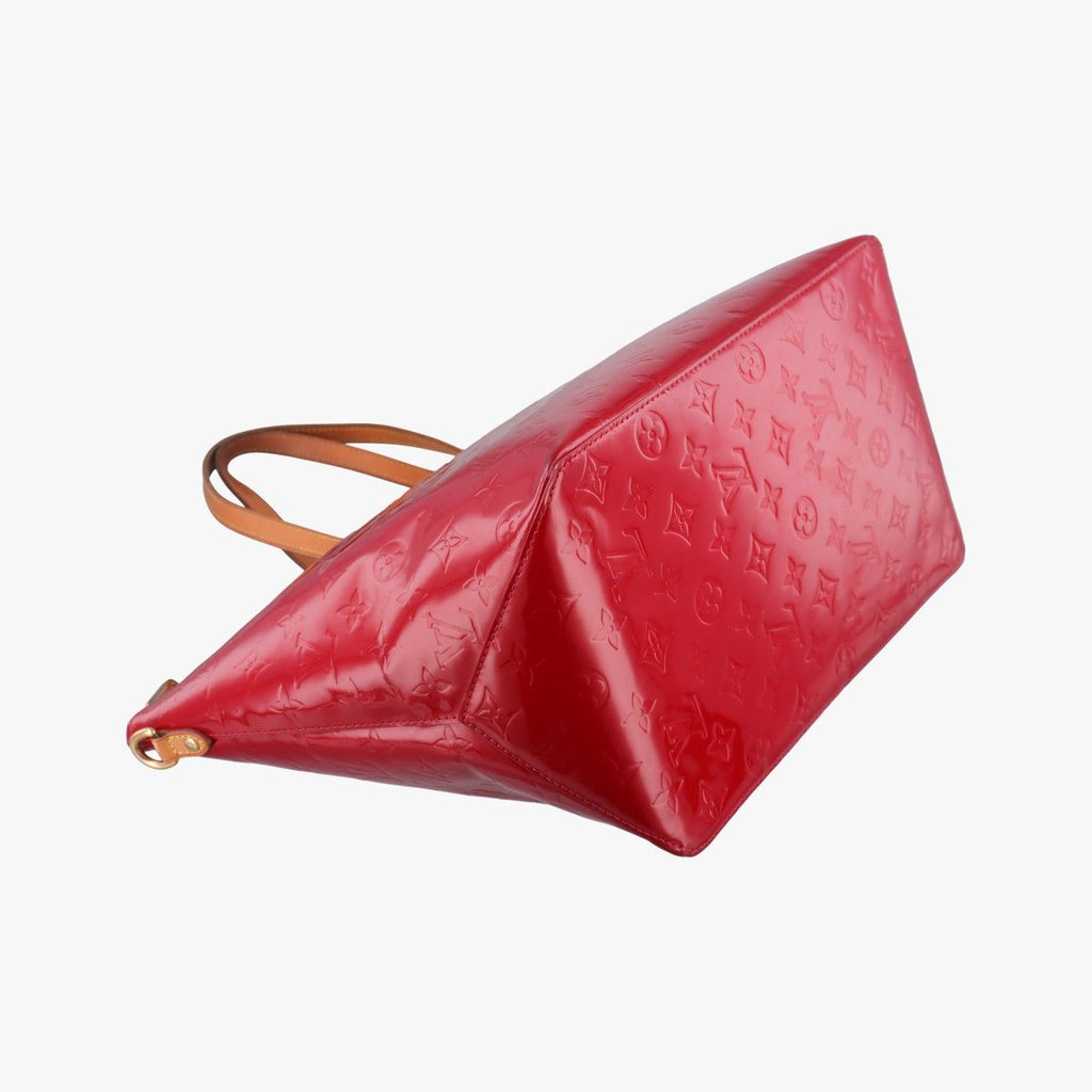Louis Vuitton Bellevue GM Pomme D'amour Vernis — view 5