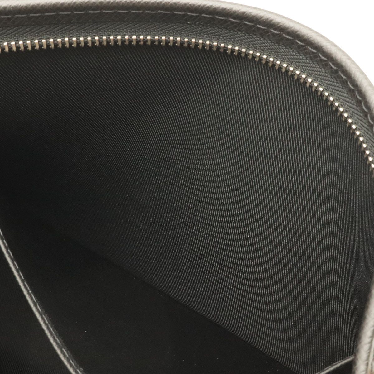 Louis Vuitton Taiga Pochette Voyage MM Clutch Calfskin Noir Black — view 7