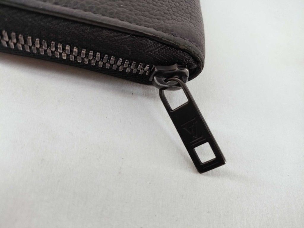 Louis Vuitton Wallet Aerogram Zippy Vertical Black Leather Zip Around Silver — view 6