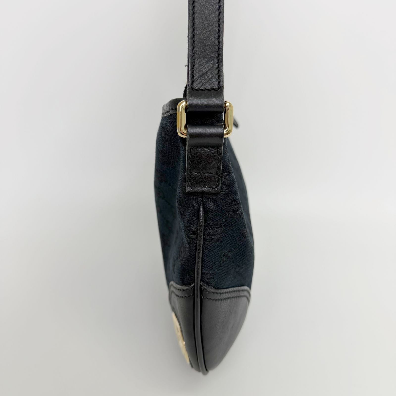 Gucci Interlocking G GG Canvas Shoulder Bag Black Gold Vintage — view 5