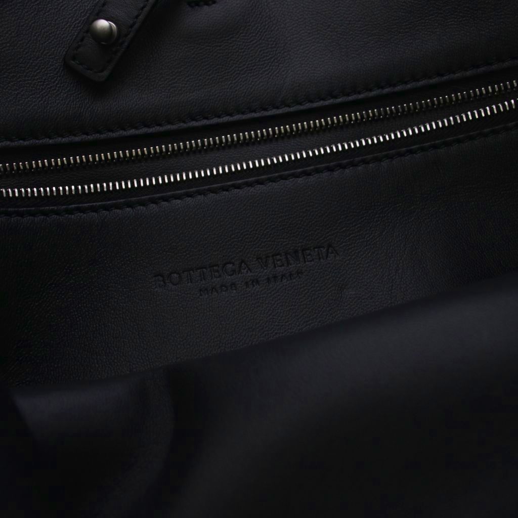 Bottega Veneta Bucket Shoulder Bag Leather Black — view 6