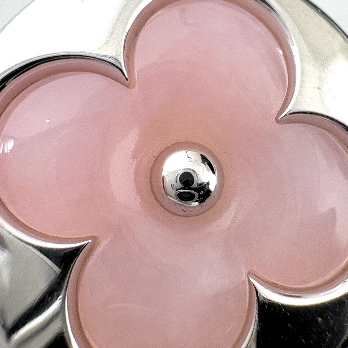 Louis Vuitton Sunblossom Pendant Pink Pearl Diamond Necklace — view 3