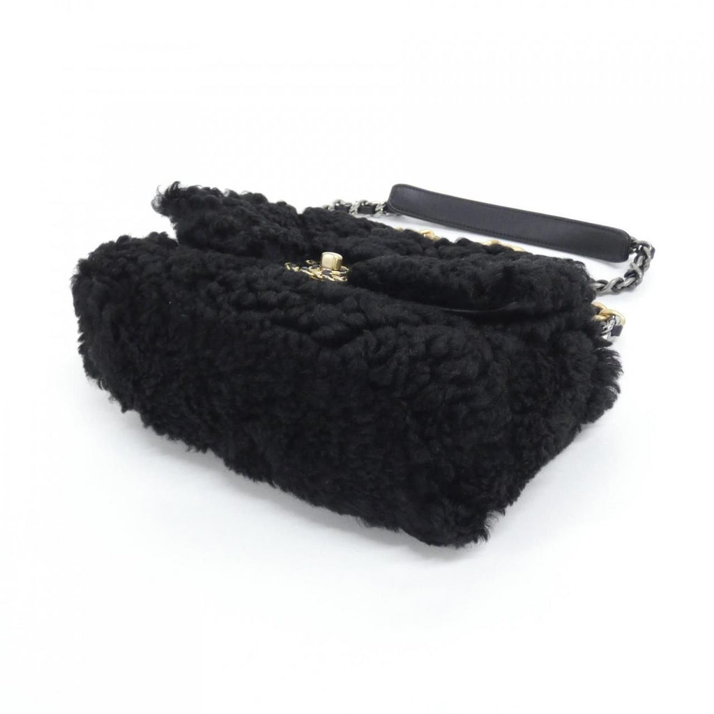 Chanel 19 Line Shoulder Bag — view 3