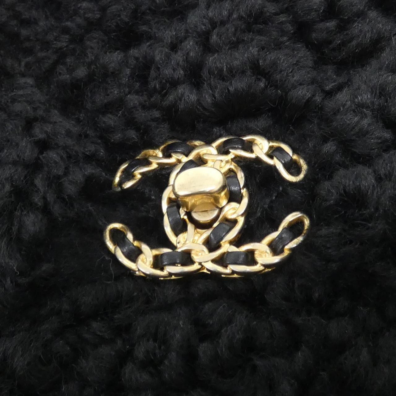 Chanel 19 Line Shoulder Bag — view 4