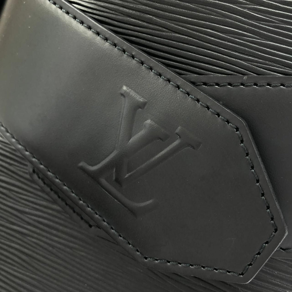 Louis Vuitton Vintage Epi Sac d'Epaule 30 Shoulder Bag — view 6