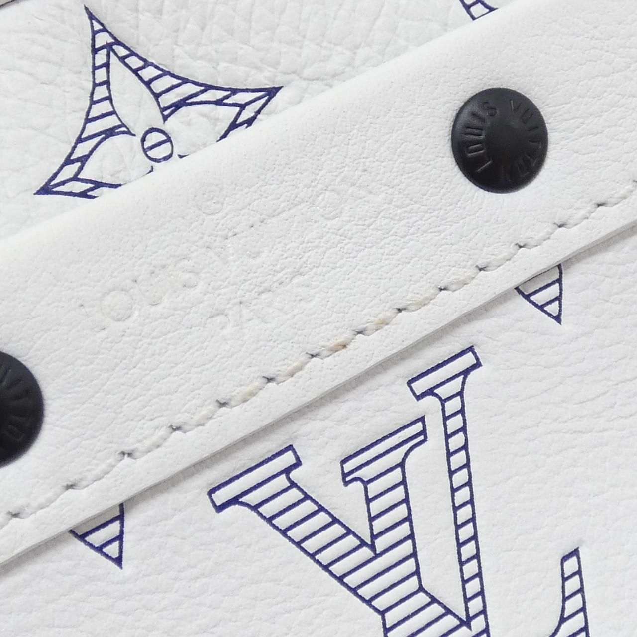 Louis Vuitton Monogram Shadow Alpha Wearable — view 6