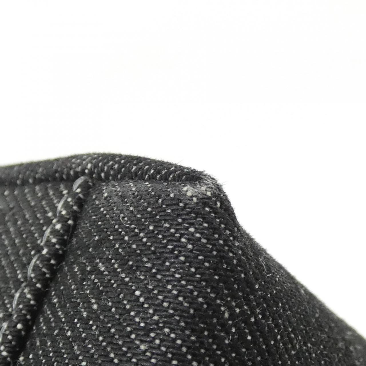 Chanel Vintage Bag Handbag Black — view 3