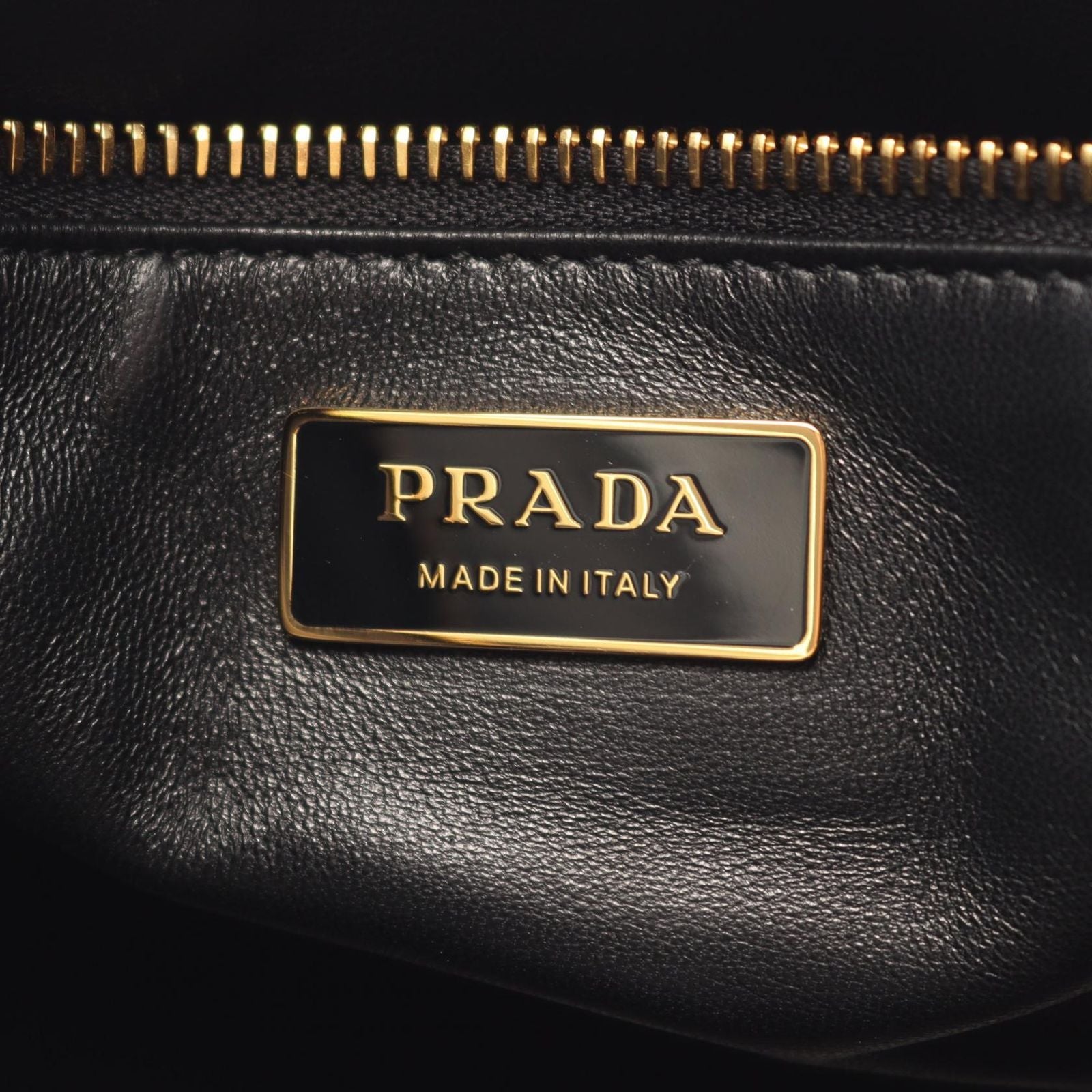 Prada Shoulder Bag Emme Medium Leather — view 4
