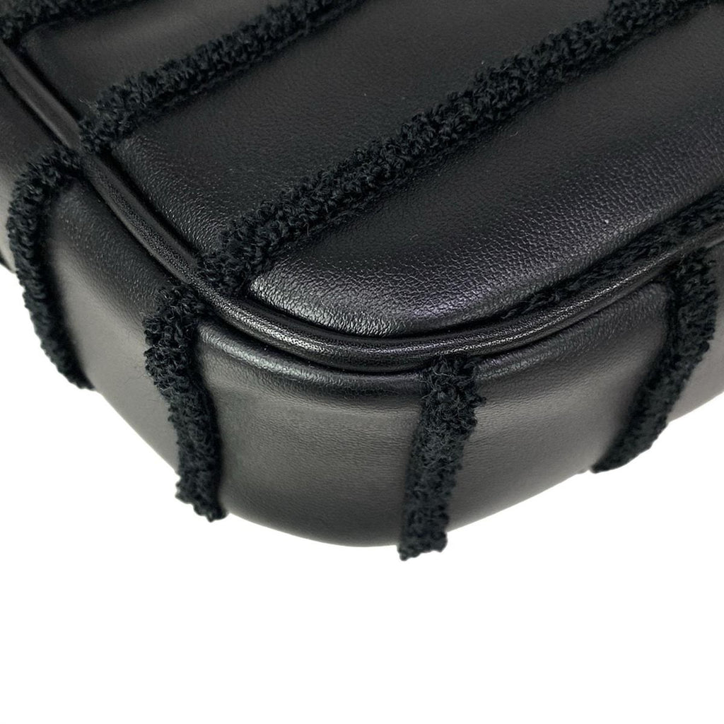 Celine Shoulder Bag Matelasse Monochrome Black Chain Leather — view 8
