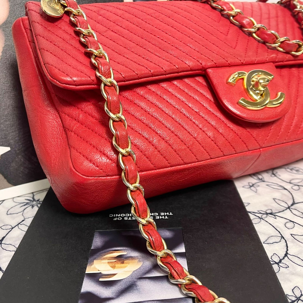 Chanel Double Flap Bag Chevron V-Stitch — view 3