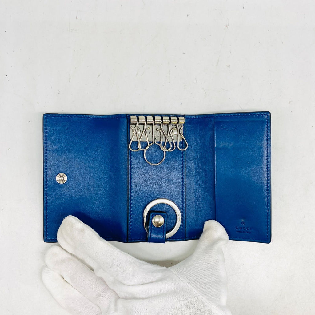 Gucci Embossed Key Case Large GG Blue Key Holder — view 7