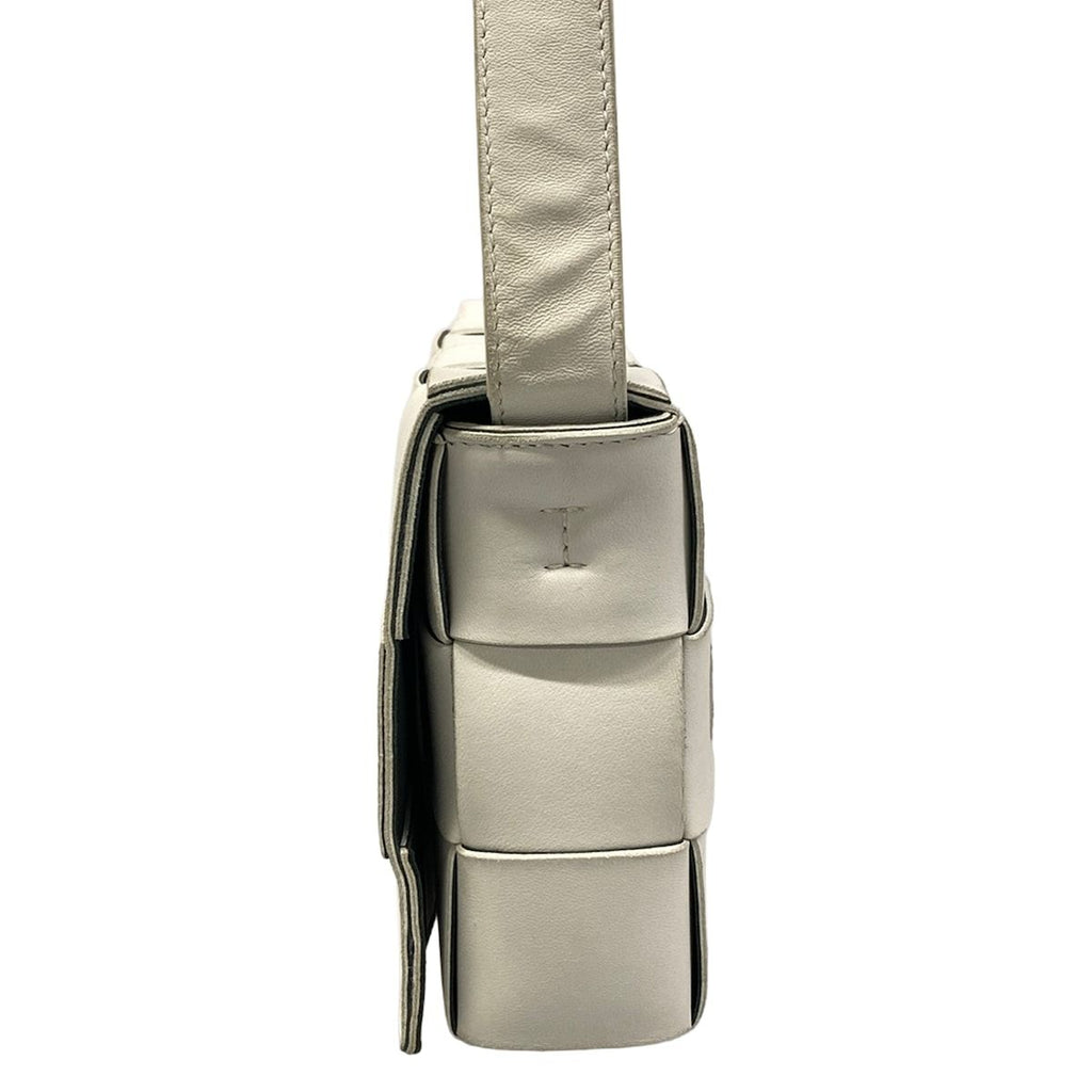 Bottega Veneta Shoulder Bag Cassette White Leather — view 4