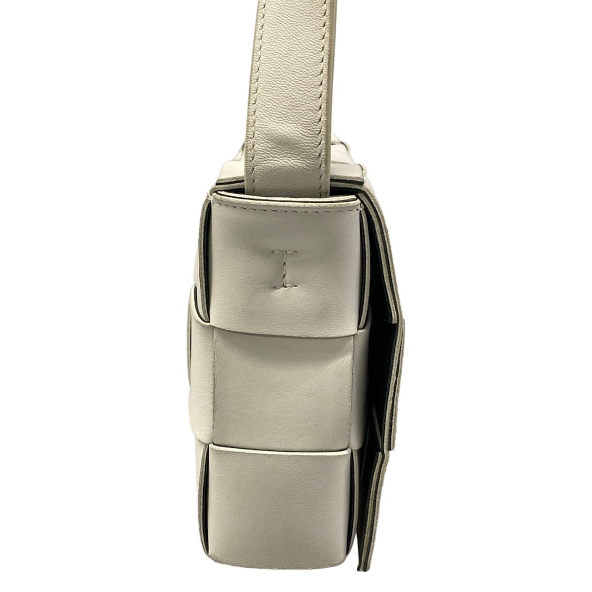 Bottega Veneta Shoulder Bag Cassette White Leather — view 2